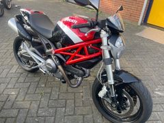 DUCATI M 696