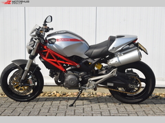 DUCATI MONSTER 696