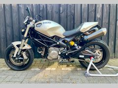 DUCATI MONSTER 696