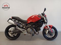 DUCATI MONSTER 696
