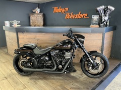 HARLEY-DAVIDSON BREAKOUT PRO STREET CVO