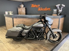 HARLEY-DAVIDSON STREET GLIDE SPECIAL FLHXS