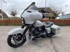 HARLEY-DAVIDSON STREET GLIDE SPECIAL FLHXS