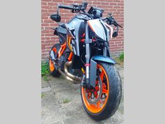 KTM 1290 SUPER DUKE R