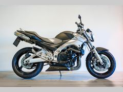 SUZUKI GSR 600