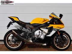 SUZUKI GSR 750