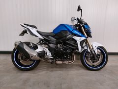 SUZUKI GSR 750