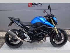SUZUKI GSR 750
