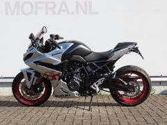 SUZUKI GSX-8R