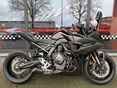 SUZUKI GSX-8R