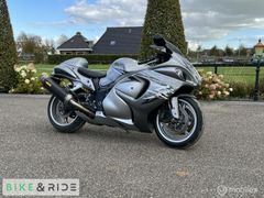 SUZUKI GSX-R 1300 HAYABUSA