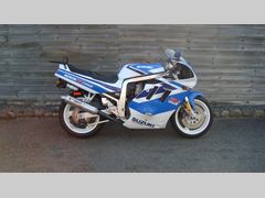 SUZUKI GSX-R 750