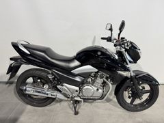 SUZUKI INAZUMA 250