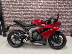 TRIUMPH DAYTONA 660