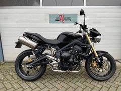 TRIUMPH STREET TRIPLE 675