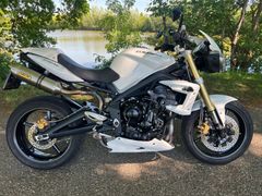 TRIUMPH STREET TRIPLE 675