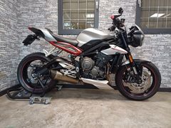 TRIUMPH STREET TRIPLE 765 R