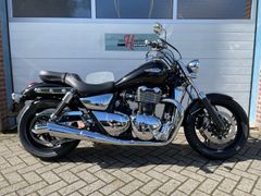 TRIUMPH THUNDERBIRD STORM