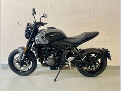 TRIUMPH TRIDENT 660