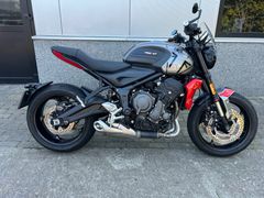 TRIUMPH TRIDENT 900