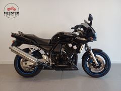 YAMAHA FZS 600 FAZER