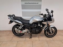 YAMAHA FZS 600 FAZER