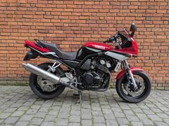 YAMAHA FZS 600 FAZER S