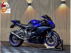 YAMAHA R7