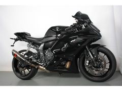 YAMAHA R7