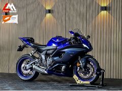YAMAHA R7