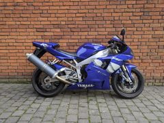 YAMAHA YZF R1