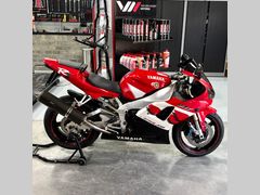 YAMAHA YZF R1