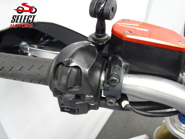 aprilia - dorsoduro-750
