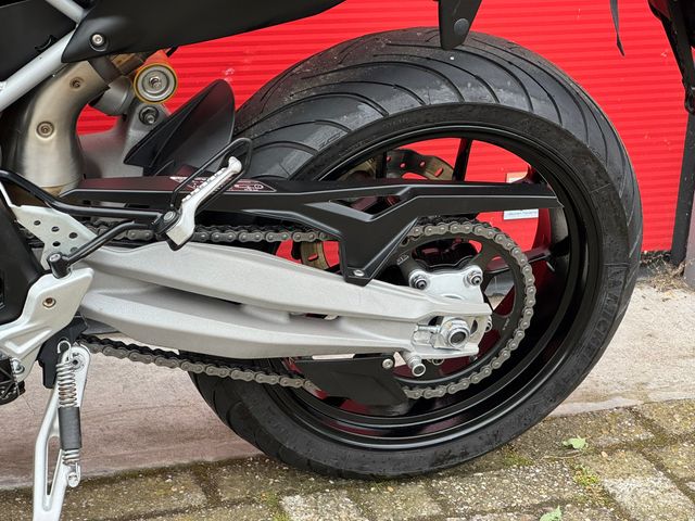 aprilia - dorsoduro-750-factory