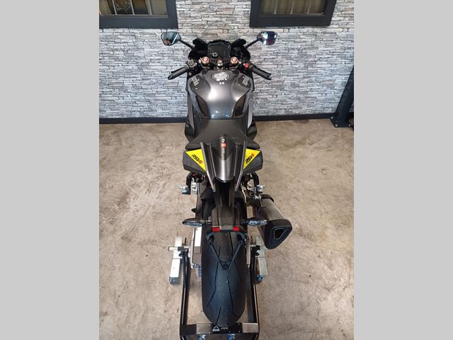 aprilia - rsv-4-1100