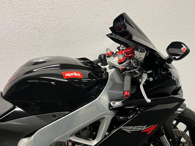 aprilia - rsv-4-r