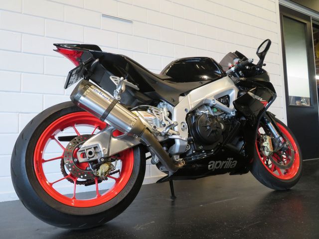 aprilia - rsv-4-r