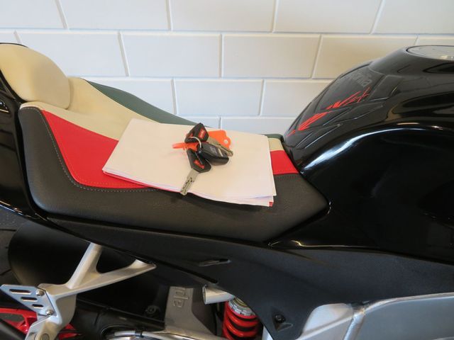 aprilia - rsv-4-r