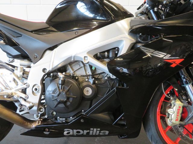 aprilia - rsv-4-r