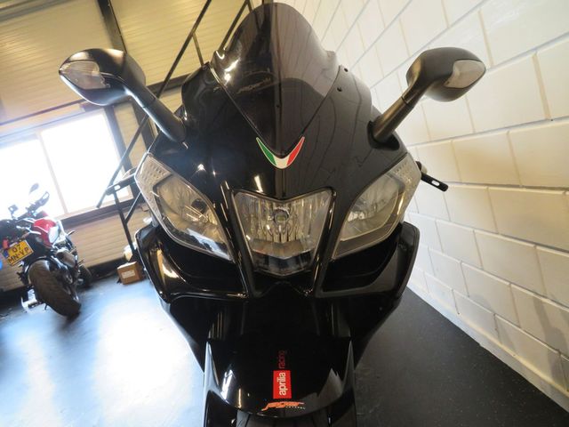 aprilia - rsv-4-r