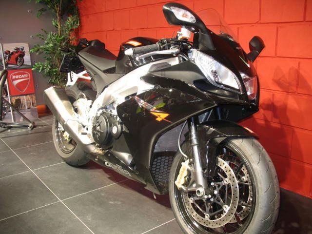 aprilia - rsv-4-r