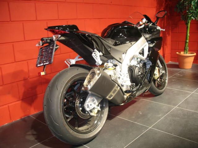 aprilia - rsv-4-r