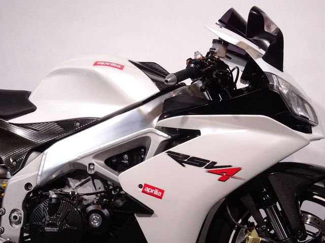 aprilia - rsv-4-r