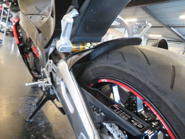 aprilia - rsv-4-r