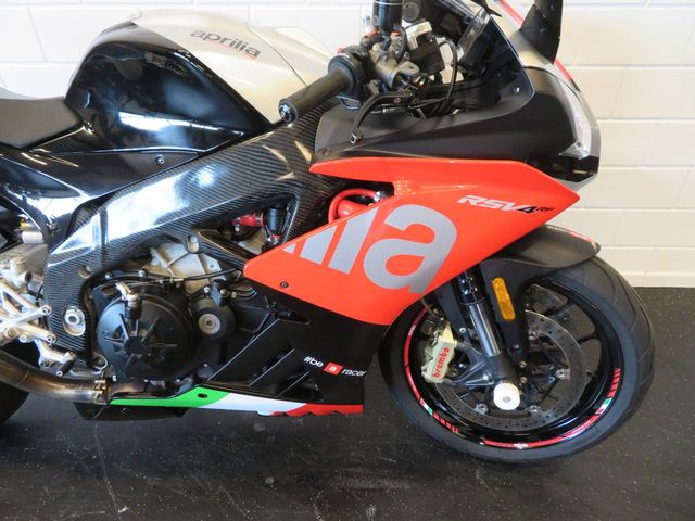 aprilia - rsv-4-r