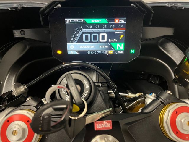 aprilia - rsv-4-r