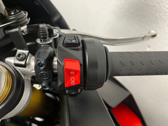 aprilia - rsv-4-r