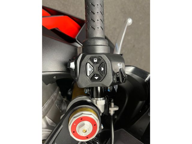 aprilia - rsv-4-r