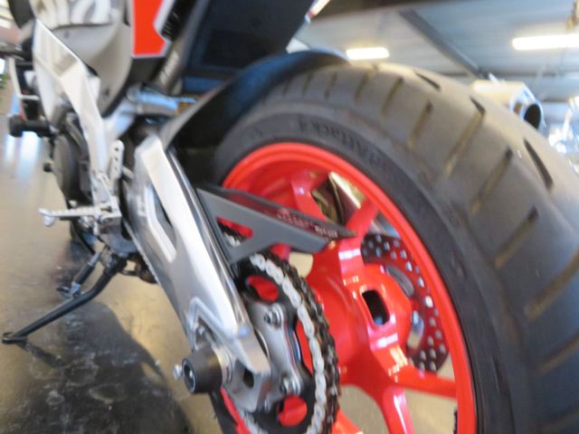 aprilia - tuono--v4-1100-factory