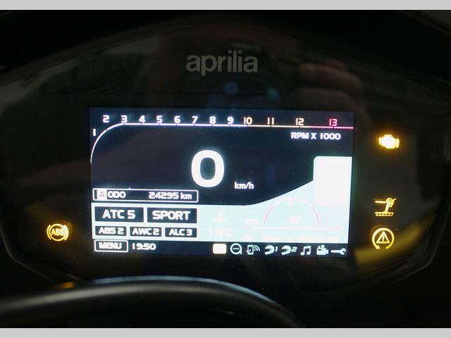 aprilia - tuono--v4-1100-factory